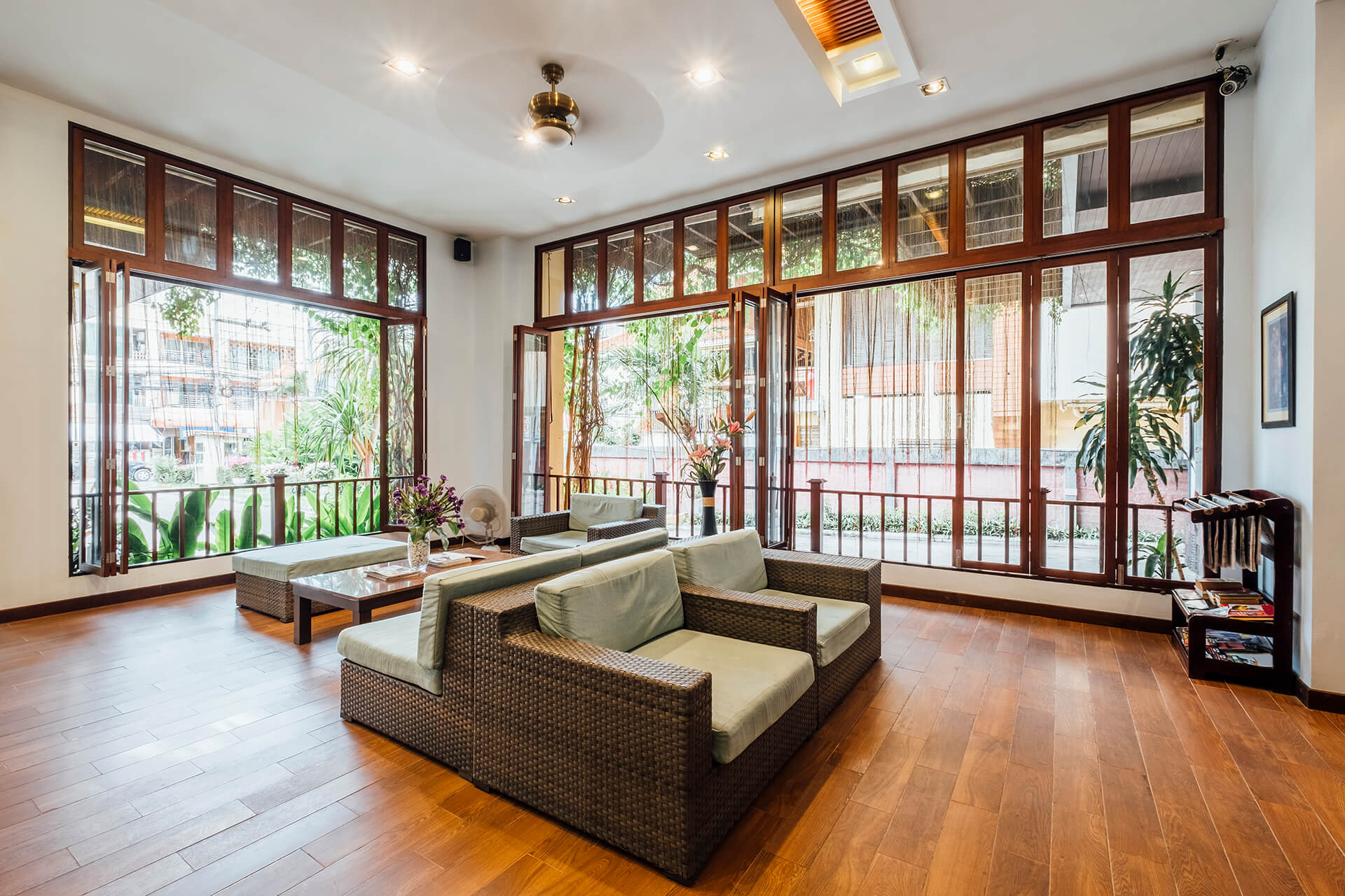 lobby-living-room-hotel (1)